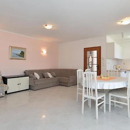Apartment Fuer 6 Personen Ca 120 Qm In Medulin, Istrien Suedkueste Von Istrien